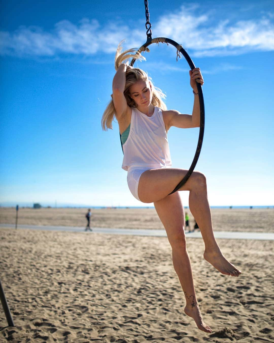 イザベル・ペダーセンさんのインスタグラム写真 - (イザベル・ペダーセンInstagram)「I wish it was beaches like Santa Monica back home. This place makes me feel so alive! 📸@marioabassani • • • • #santamonica #beach #Theoriginalmusclebeach #fitness #fun #rings #chill #feelgood」4月12日 15時01分 - isabellepederse