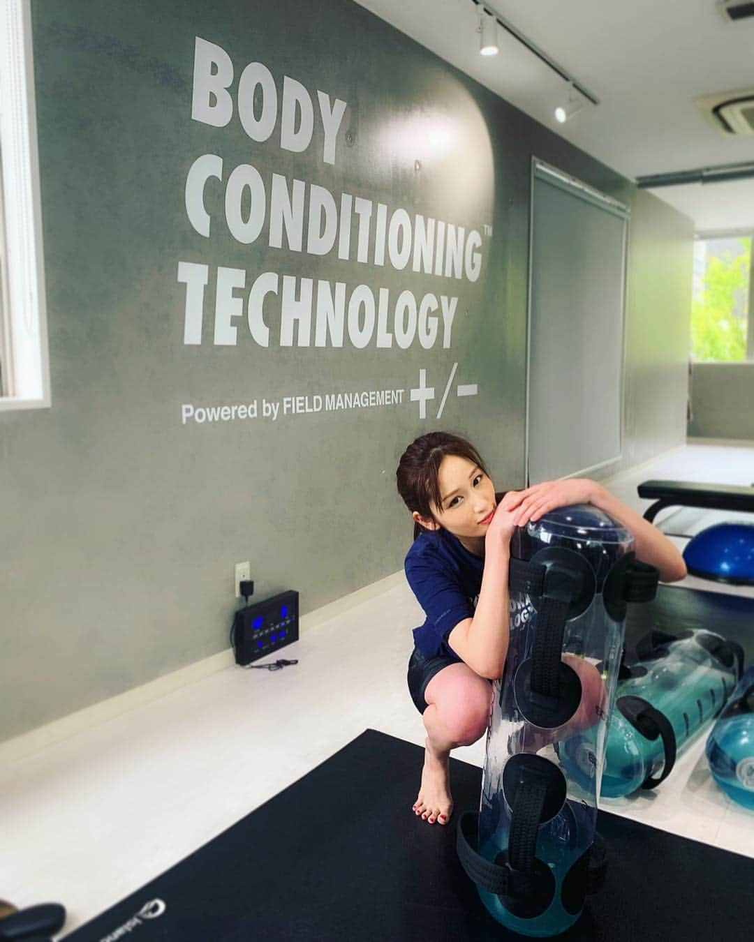 横町ももこさんのインスタグラム写真 - (横町ももこInstagram)「💖 . 岡山へ行く前に @bodyconditioningtechnology でウエスト＆くびれ集中トレーニング💪✨ . 追い込みのラストはいつもビリビリって決めてる❤️ . いつもありがとうございます😘✨ . #bodyconditioningtechnology #EMSトレーニング#visionbody#表参道#電流ビリビリ20分で4時間分の運動量#ボディコンテック#ボディコン#EMS #training#fitness#パーソナルトレーニング#マンツーマン#bodymake #筋トレ女子#トレ女 #脂肪燃焼#diet#ダイエット#痩せる#痩せたい#引き締め#筋トレ#body#腹筋女子 #美ボディ#トレもも #model#レースクイーン#横町ももこ」4月12日 15時20分 - momochadayo