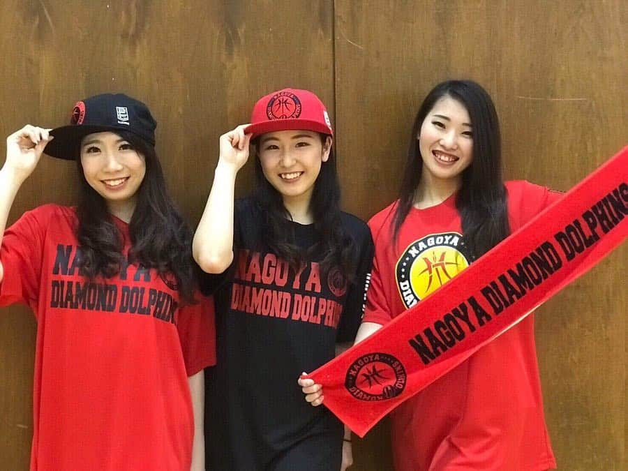 名古屋ダイヤモンドドルフィンズ Nagoya Diamondさんのインスタグラム写真 - (名古屋ダイヤモンドドルフィンズ Nagoya DiamondInstagram)「＼グッズ情報／﻿ ﻿ #ドルフィンズ グッズがスポーツデポで購入できます🏀✨﻿ ﻿ #スポーツデポ 山王店、みなと稲永店、砂田橋店、有松店、名西店、名古屋南店、小牧店、一宮店、蟹江店、西尾店、東浦店、豊川店💎🐬﻿ ﻿ グッズを手に入れてホーム最終節は会場を#アカニソメロ ‼️﻿ ﻿ #DORED #Bリーグ #ダイヤモンドルージュ #張本天傑 #小林遥太 #中東泰斗 #ジャスティンバーレル #安藤周人」4月12日 15時53分 - nagoyadolphins