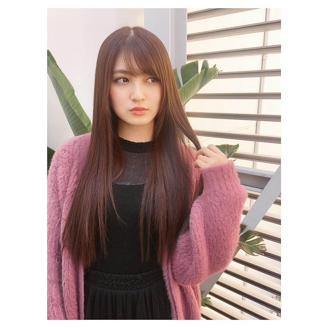 神志那結衣さんのインスタグラム写真 - (神志那結衣Instagram)「・ やっと美容室行けた💇‍♀️💕 ・ サラサラ綺麗になってサッパリしたよ @ritzy_charmy さんいつもありがとうございます✨ トリートメントした後の手触りが最高です😊 #美容室 #美容 #美容院 #ヘアー #カット #ヘアカット #ストレート #hair #髪 #ロング #ロングヘア #longhair #サラサラ #thank」4月12日 16時03分 - jiina27