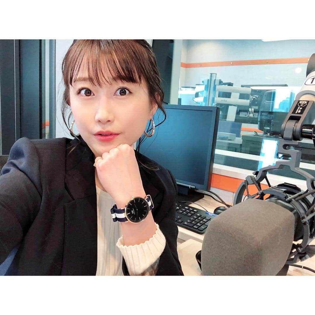 津田麻莉奈さんのインスタグラム写真 - (津田麻莉奈Instagram)「アシスタントを務めさせて頂いている、 #ラジオNIKKEI #菅下清廣のMarketWorldVision 収録しました☺️‼️✨ ⁑ 4月22日(月)朝8:35〜O.A.💕 今回のゲストは、日本PCサービス株式会社 代表取締役社長 家喜信行さんです✨ ⁑ ⁑ #danielwellington の時計、 紺ブレに合わせてベルトをかえてみました🙌 ⁑ DW New Start Campaign実施中 腕時計と交換ベルトの自由な組み合わせ10％OFF 15%OFFクーポンコード併用可能 ギフトラッビング無料です🎁 ⁑ +:-:+:-:+:-:+:-:+:-:+:-:+:-:+:-:+:-:+:-:+:-:+:-:+:-:+ 15％割引クーポンコード: marinal (有効期限は2019年4月30日) https://www.danielwellington.com/jp/ +:-:+:-:+:-:+:-:+:-:+:-:+:-:+:-:+:-:+:-:+:-:+:-:+:-:+ ⁑ #日本PCサービス株式会社 #出演情報 #ラジオ #ラジコ #radio #radiko #IR #マーケット #投資家 #投資 #名証 #セントリック  #ダニエルウエリントン #ダニエルウェリントン #danielwellingtonwatches#danielwellingtonwatch  #手元くら部 #今日の手元 #手元コーデ  #津田麻莉奈 #まりなる」4月12日 16時07分 - tsudamarinal