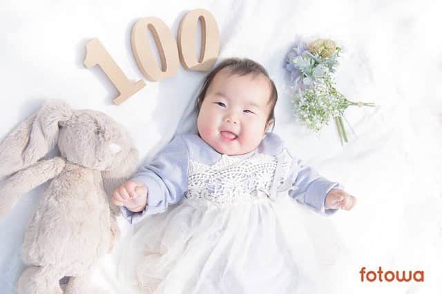 otowa (フォトワ)さんのインスタグラム写真 - (otowa (フォトワ)Instagram)「.﻿ ﻿ お宮参りから、100日記念、ハーフバースデーなど...お気に入りのフォトグラファーさんに、大切な日のリピート撮影を依頼してくださる方も増えています💕﻿ ﻿ .................................﻿ ﻿ 🌸レビュー紹介🌸﻿ ﻿ お宮参りに続き2回目の利用でした！ ﻿ 娘の100日記念の撮影をお願いしたのですが、桜の時期と重なりすごい人混みの公園でしたが、スポットを選んで素敵に撮影してくださいました^ ^ ﻿ くぼたさんの優しい雰囲気のお写真がとってもお気に入りです〜♡ ﻿ またよろしくお願いします♡♡﻿ ﻿ （2019/03撮影：ゆずママ様）﻿ ﻿ .................................﻿ Photo by ＊くぼたさよ＊（https://fotowa.com/photographers/kubosayophoto/reviews/8346）﻿ ﻿ #fotowa #出張撮影﻿ ﻿ #出張カメラマン #家族写真 #ファミリーフォト﻿ #キッズコーデ #写真好きな人と繋がりたい #新米ママ﻿ #親バカ部 #赤ちゃん #おやばか部 #赤ちゃんのいる暮らし﻿ #暮らし #コドモダカラ #親子 #キズナ #子育て﻿ #赤ちゃんのいる生活 #育児 #子育てぐらむ﻿ #100日祝い #百日祝い #100日祝い写真 #百日祝いフォト #100日記念」4月12日 16時18分 - fotowa.jp