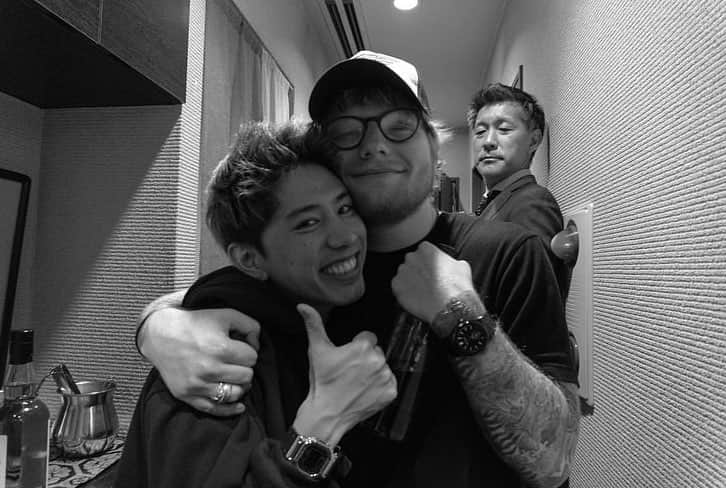 ONE OK ROCK WORLDさんのインスタグラム写真 - (ONE OK ROCK WORLDInstagram)「#repost @teddysphotos Tokyo nights with @10969taka _ #oneokrockofficial  #10969taka #toru_10969 #tomo_10969 #ryota_0809 #fueledbyramen #eyesofthestorm #edsheeran」4月12日 21時47分 - oneokrockworld