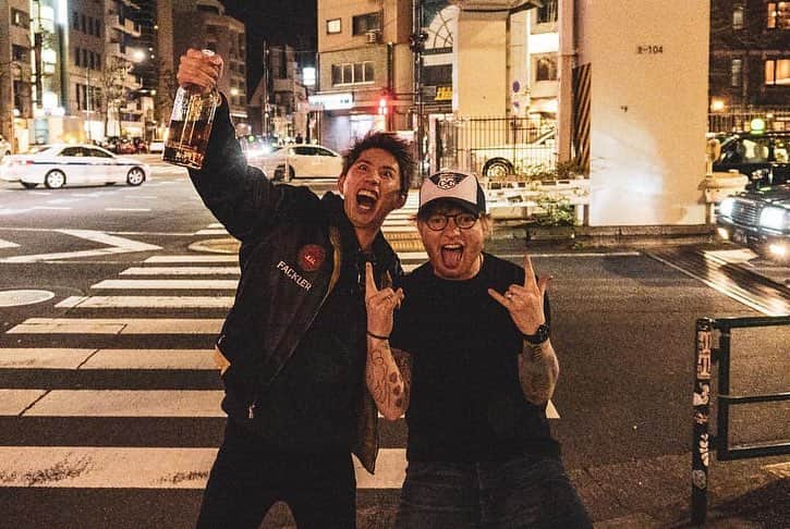 ONE OK ROCK WORLDさんのインスタグラム写真 - (ONE OK ROCK WORLDInstagram)「#repost @teddysphotos Tokyo nights with @10969taka _ #oneokrockofficial  #10969taka #toru_10969 #tomo_10969 #ryota_0809 #fueledbyramen #eyesofthestorm #edsheeran」4月12日 21時47分 - oneokrockworld