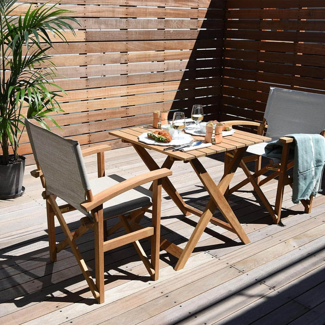 LIVING MOTIFさんのインスタグラム写真 - (LIVING MOTIFInstagram)「. Original Teak Garden Furniture イスタナテラスとの共同開発で生まれた、リビング・モティーフオリジナルのチークガーデンファニチャー。 . フォールディングタイプのテーブルとディレクターズチェアは、屋内外どちらでも使用可能。でもやっぱり、これからの季節は日差しをたっぷり浴びながらアウトドアでのひと時を楽しみたいですよね。 . www.livingmotif.com #livingmotif #リビングモティーフ #store #roppongi #tokyo #interior #furniture #teakgardenfurniture #outdoorfurniture #gardenfurniture #outdoorchair #outdoortable #家具 #アウトドア #アウトドアファニチャー #ガーデンファニチャー #アウトドアチェア #アウトドアテーブル #ディレクターズチェア」4月12日 16時26分 - livingmotif