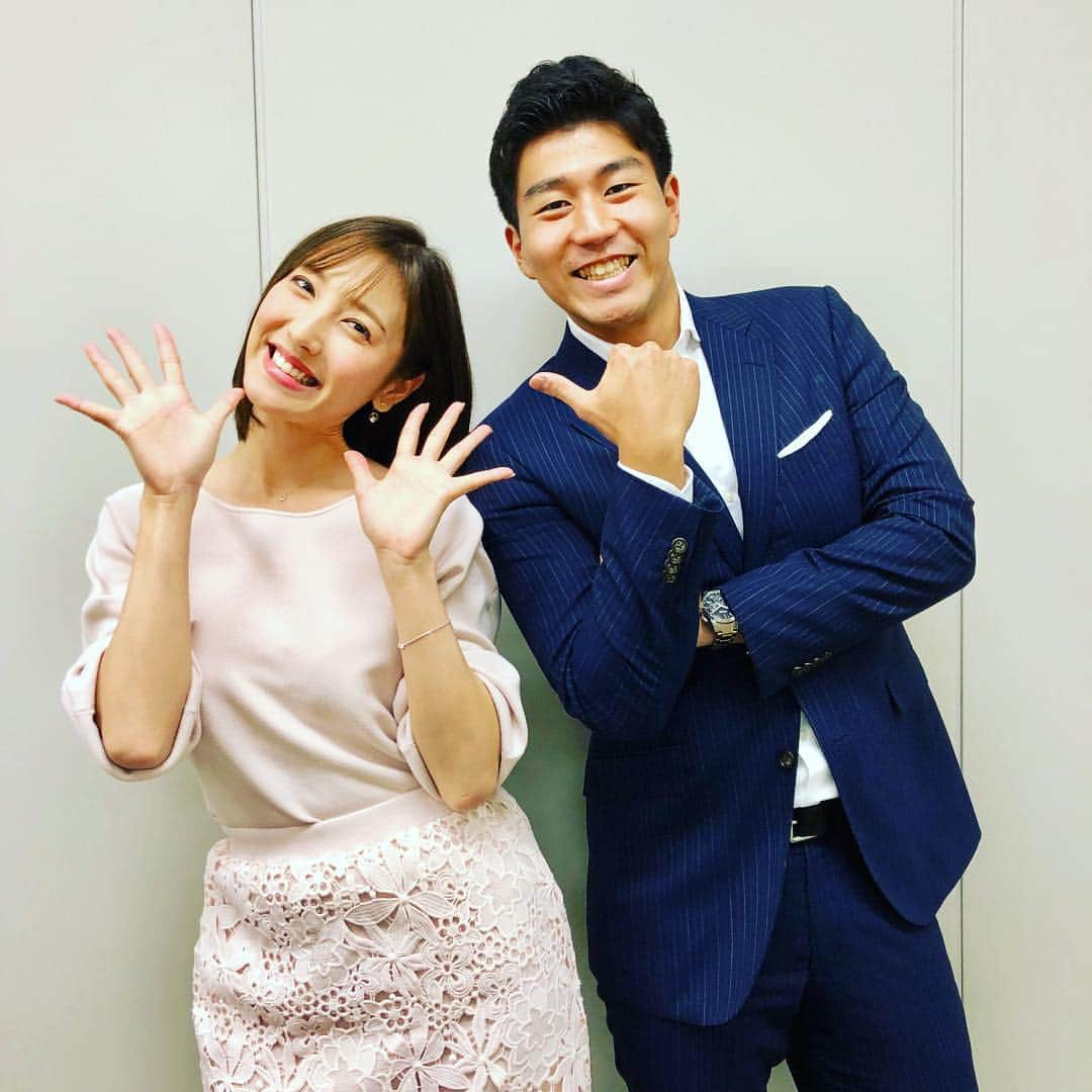 内野泰輔さんのインスタグラム写真 - (内野泰輔Instagram)「本日夜11時からは久々の「全力！脱力タイムズ」  小澤アナが隣で真剣な顔をしていると脱力タイムズ風な写真が撮れる事が分かりました！  ちなみに私は出演していません。 ※メガネは小澤の私物です  #小澤陽子 アナ #全力脱力タイムズ #DNN #23時 #フジテレビ #いつも観てます #視力1.5」4月12日 16時35分 - taisuke_uchino