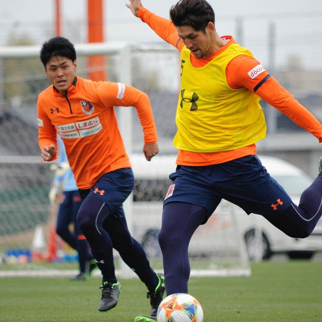 大宮アルディージャさんのインスタグラム写真 - (大宮アルディージャInstagram)「ホームでの横浜FC戦まで、あと2日🔥  良い雰囲気でトレーニングに励んでいました👍  #ardija #大宮アルディージャ #Jリーグ #121パーセント #ORANGE #0412 #training #15大山 #26幹敏  #11バブンスキー #13渡部 #28富山  #25高山 #8茨田 #36吉永 #20宣福」4月12日 16時40分 - omiya.ardija