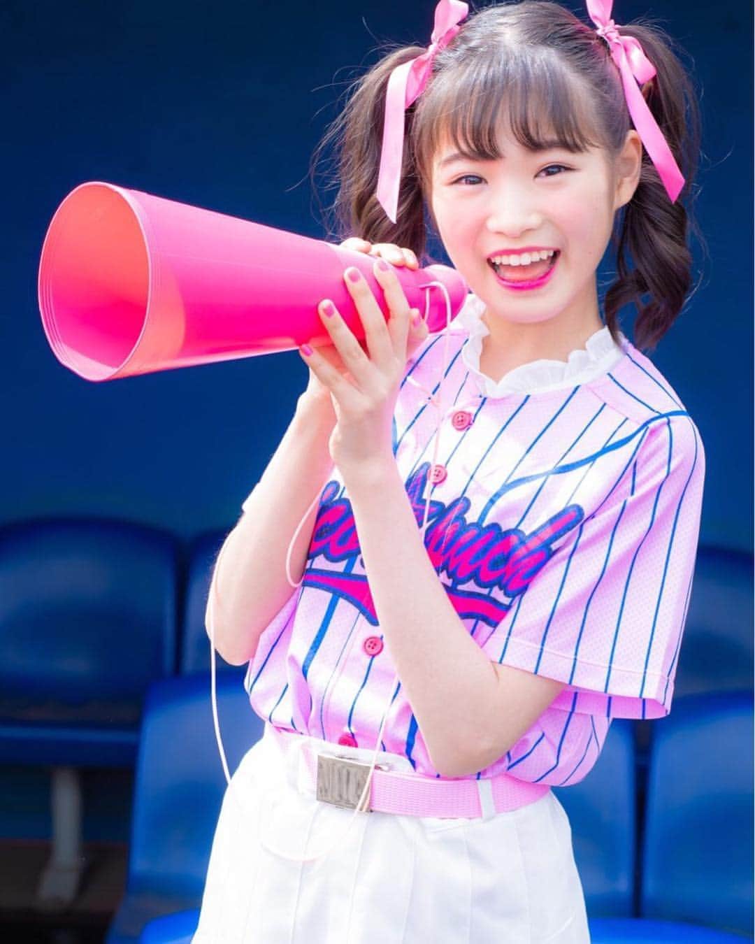 ニコ☆プチのインスタグラム：「4月28日に行われるプチ☆コレ9のテーマはセンバツオシャレ甲子園⚾️ オープニングムービーに出演する9人の選手を発表するよ👏  6人目は… かわいい顔して豪速球 背番号7 マアヤ‼️ エラーだってドンマイ💕ポジティブガール✨  7人目の選手の発表もお楽しみに💞  #ニコプチ #プチコレ #丸山真亜弥  #プチコレ9」