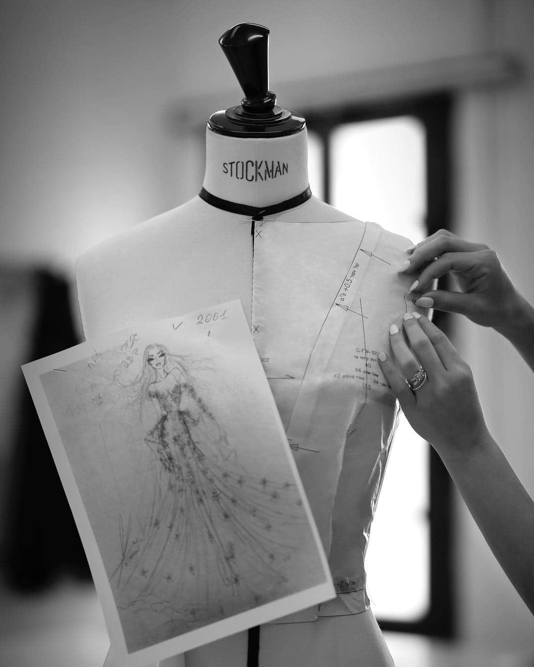 Galia Lahavさんのインスタグラム写真 - (Galia LahavInstagram)「Imagination is the secret to all creations. Can you imagine how it turned out? #NYBFW #SS20 #GLCouture」4月12日 16時49分 - galialahav