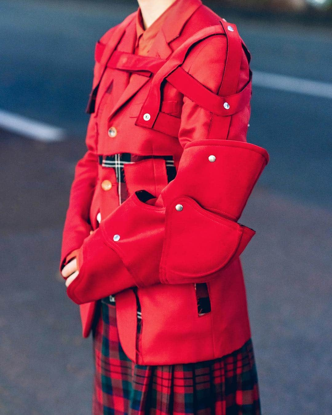 Harajuku Japanさんのインスタグラム写真 - (Harajuku JapanInstagram)「Yoshiaki (@yoshiaki3333) and Satoko (@sato1024kr) - a Japanese couple known for always wearing Comme Des Garcons - on the street in Harajuku wearing matching Comme Des Garcons plaid looks from the Comme Des Garcons x Jamie Reid “Time For Magic” collection. Satoko is also wearing Tokyo Bopper platform shoes.」4月12日 16時56分 - tokyofashion