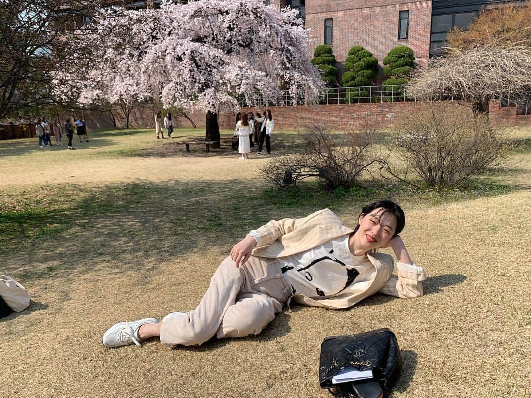 ソルリさんのインスタグラム写真 - (ソルリInstagram)「아 오늘 덕부심 하 말해뭐해 여러분이 이시대 최고👍🏻」4月12日 16時54分 - jelly_jilli