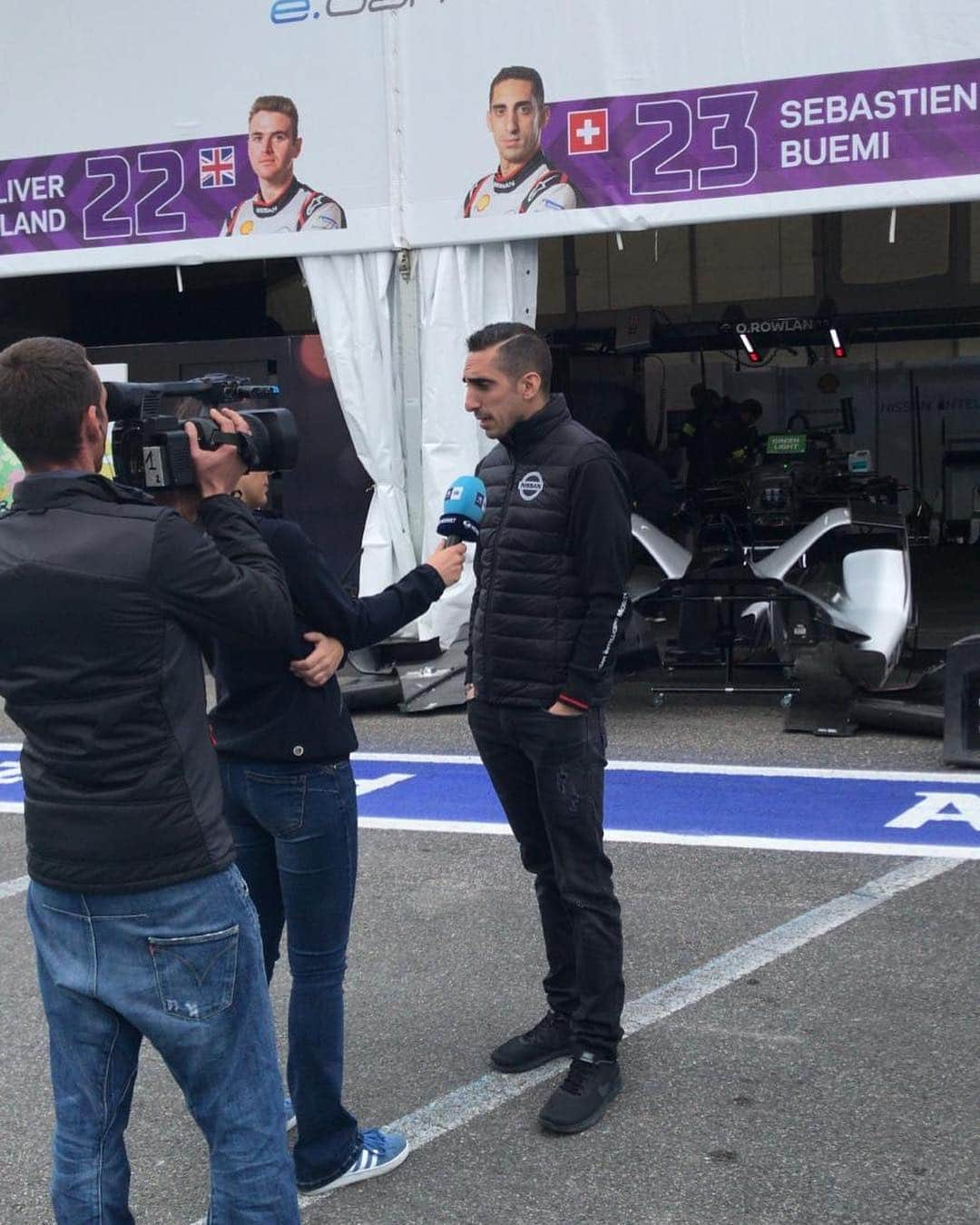 セバスチャン・ブエミさんのインスタグラム写真 - (セバスチャン・ブエミInstagram)「#RomeEPrix Busy media day yesterday with my teammate @oliverrowland1 ------- 🔗 Help me to get some extra power by voting on the #FanBoost link in my bio or tweet with #FanBoost & #SebastienBuemi」4月12日 17時06分 - sebastien_buemi