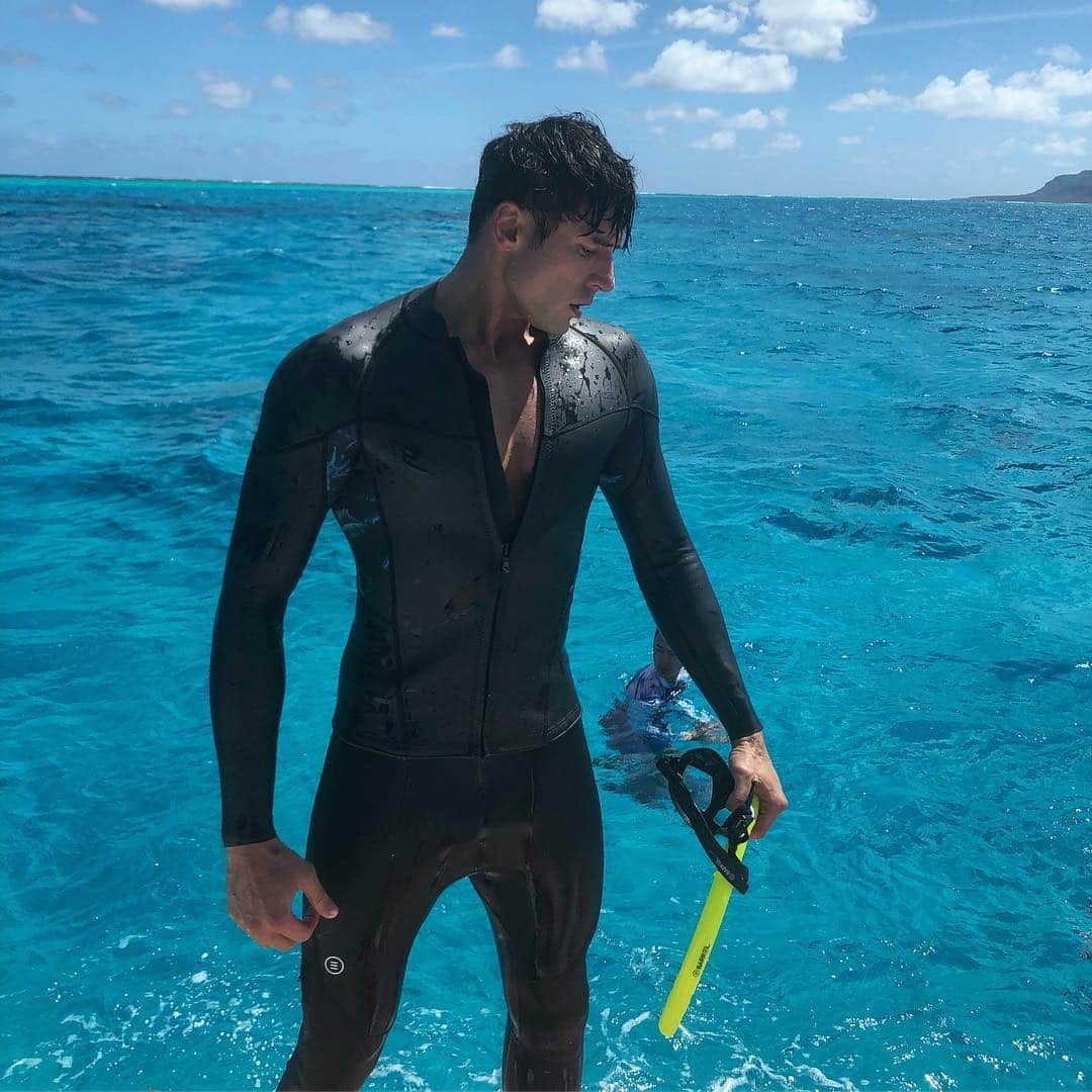 ジュリアン・カンさんのインスタグラム写真 - (ジュリアン・カンInstagram)「Exploring the deep blue #바다 #수영 #여행 #배럴 #diving #freediving #ocean #beach #swimming」4月12日 17時24分 - julienkang