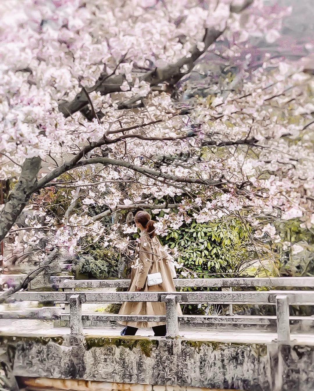 Yukicoさんのインスタグラム写真 - (YukicoInstagram)「✿𓂂𐬹⁎ . なんとなく寒いのが 春❀︎𓂂𐬹 .  春のコーデは アウターで身を守り アウターを脱いだとき サマになるコーデが◎ ・ ・ そして コーデの下は ひっそり防寒も兼ねて ちゃっかり矯正♡ ゆるっとコーデは 特に身体の引き締めが大切♡ 美容は こっそりが合言葉🙌🏻 今日もおつかれさまでした♡」4月12日 17時33分 - yukicolifecom