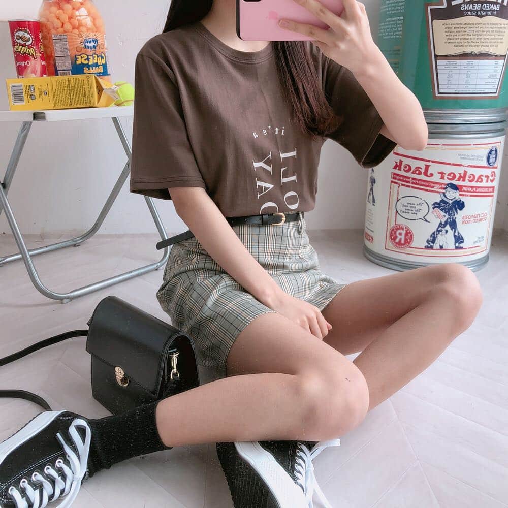 ガールズルールさんのインスタグラム写真 - (ガールズルールInstagram)「. 週末全商品10%セール中😍 . ホリデイ半袖Tシャツ(t6236) color : BROWN, BEIGE, CREAM . #걸스룰 #한국 #한국패션 #얼짱 #데일리룩 #오오티디 #koreanfashion #girlsrule #ootd #twinlook #dailylook #ガールズルール #韓国 #韓国ブランド #韓国ファッション #韓国ファッション通販 #今日のコーデ #オルチャン #オルチャンファッション #韓国アイドル #カップルコーデ #韓国好きな人と繋がりたい」4月12日 17時35分 - girlsrule_official