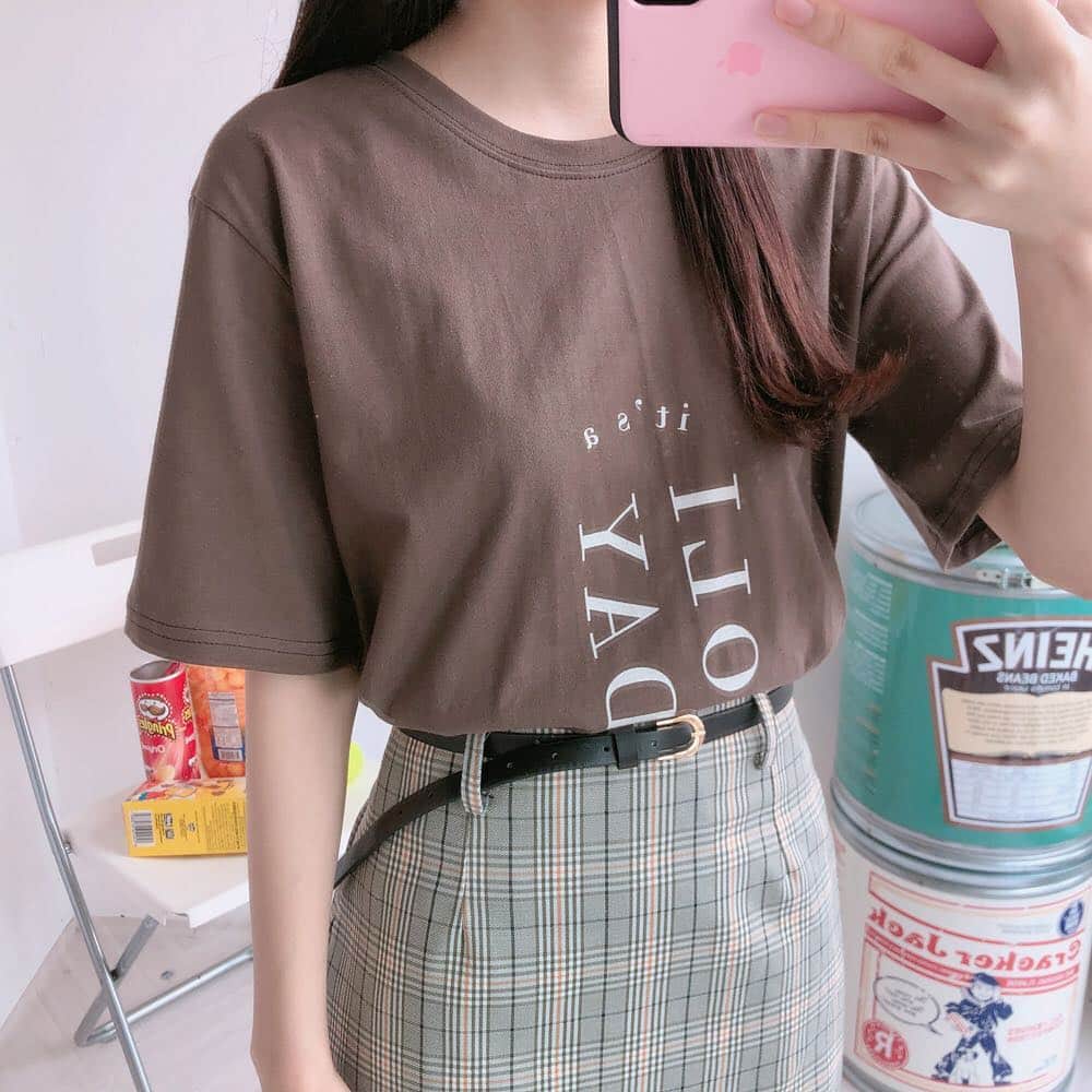 ガールズルールさんのインスタグラム写真 - (ガールズルールInstagram)「. 週末全商品10%セール中😍 . ホリデイ半袖Tシャツ(t6236) color : BROWN, BEIGE, CREAM . #걸스룰 #한국 #한국패션 #얼짱 #데일리룩 #오오티디 #koreanfashion #girlsrule #ootd #twinlook #dailylook #ガールズルール #韓国 #韓国ブランド #韓国ファッション #韓国ファッション通販 #今日のコーデ #オルチャン #オルチャンファッション #韓国アイドル #カップルコーデ #韓国好きな人と繋がりたい」4月12日 17時35分 - girlsrule_official