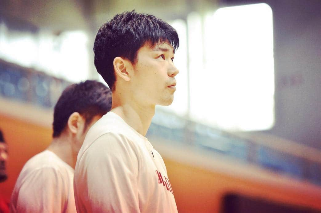 千葉ジェッツさんのインスタグラム写真 - (千葉ジェッツInstagram)「練習風景📸 #chibajets #Bリーグ #basketball #バスケ #千葉ジェッツ #練習 #明日からA東京戦 #地区優勝へM2 #いくぜてっぺん #天王山」4月12日 17時39分 - chibajets_official