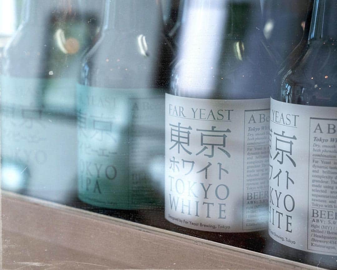 BOTANIST Tokyo（ボタニスト トウキョウ）さんのインスタグラム写真 - (BOTANIST Tokyo（ボタニスト トウキョウ）Instagram)「BOTANIST Tokyoでは、お酒が飲めるってご存知ですか？🤗 「ファーイーストブルーウィングカンパニー」というクラフトビールも置いてあるんです✨ ⠀ ■TOKYO WHITE（東京ホワイト） ホップの苦みは少なく、心地良い酸味を感じるほどドライなフレーバー ⠀ ■TOKYO IPA（東京アイピーエー） 柑橘を感じさせるホップの香りと苦味、ほのかな焙煎モルトのフレーバー ⠀ ■TOKYO BLONDE（東京ブロンド） フルーティなホップフレーバーのもたらす甘みと苦味が程よいバランス ⠀ 豊かな香りが特徴のアロマホップで、東京らしい洗練された上質な香り。 ⠀ ぜひ週末の夜も、#botanisttokyo でお楽しみくださいね☕️🍻🍽 ⠀ #BOTANIST #ボタニスト #ボタニストトウキョウ @botanist_tokyo」4月12日 17時43分 - botanist_tokyo