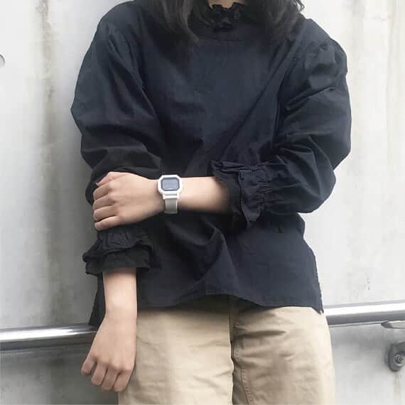 TiCTACさんのインスタグラム写真 - (TiCTACInstagram)「「NIXON」¥17,000+tax  サーフポイントの潮汐情報が確認できるタイドグラフ付き、10気圧防水の“サイレン”シリーズ。さらりと水を弾くソフトシリコンバンドは着け心地抜群。シックなこのカラーはTiCTACの35周年を記念した国内独占販売カラー。海でも街でも、活躍間違いなしの一点です。TiCTACオンラインストアでもお求めいただけます。 ・ #nixonwatch  #ニクソン  #ニクソン時計 #tictac #watch #チックタック #時計 #腕時計 #オトナ女子  #オトナ女子コーデ  #大人女子コーデ  #ボーイフレンドウォッチ  #ボーイな女 #私の定番 #サーフガール #サーフ女子 #サーフスタイル #サーフィン女子 #ビーチガール #ビーチスタイル #ネイルと時計 #手元 #手元くら部  #手元倶楽部  #手元コーデ #おしゃれな人は手元がすてき #手元のおしゃれ #腕時計コーデ」4月12日 17時49分 - tictac_press