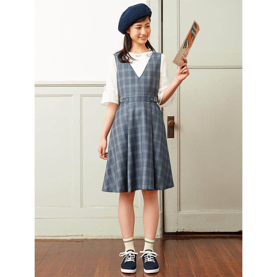 girls fesさんのインスタグラム写真 - (girls fesInstagram)「新作色々紹介中↓↓↓ #repost @pomponettejunior_official  2019.04.12﻿ ﻿ ✨PICK UP ITEM✨﻿ ﻿ 「上品ガーリー」を叶えてくれる新定番🎵﻿ “イノセントガール”コレクションからピックアップしてご紹介‼️﻿ ﻿ ペプラムシルエットのブラウスは、きゅっとしぼれるウエストリボンが◎﻿ フリルやレースをトッピングしたガーリーデザインな1着♥️﻿ ﻿ #ブラウス 13824円﻿ #キュロット ベルトつき 12744円﻿ #ソックス 1944円﻿ #サンダル 12744円﻿ ﻿ #ポンポネットジュニア#pomponettejunior#js#jc#junior#ファッション#ファッションコーデ#kidsfashion#kidscoordinate#キッズファッション#子供服#小学生#fashion#coordinate#コーデ#ナルミヤインターナショナル#19SS#19春#春#ニコプチ#山内寧々」4月12日 17時53分 - girlsfes_official