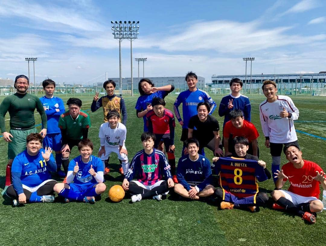 小山英機さんのインスタグラム写真 - (小山英機Instagram)「. 今日は、吉田たちさん主催のサッカーでした⚽️ 終わってから29期さんたちに焼肉ご馳走なりました！！ 最&高&の&一&日 . #こうへいさんの絶妙なクロスにゆうへいさんがジャンピングボレーしてゴール決めてた #カッコよすぎた #シビれた #そのときヘンダーソン子安さんは姉妹店のこと兄弟店って言うてた」4月12日 18時08分 - monkoya13