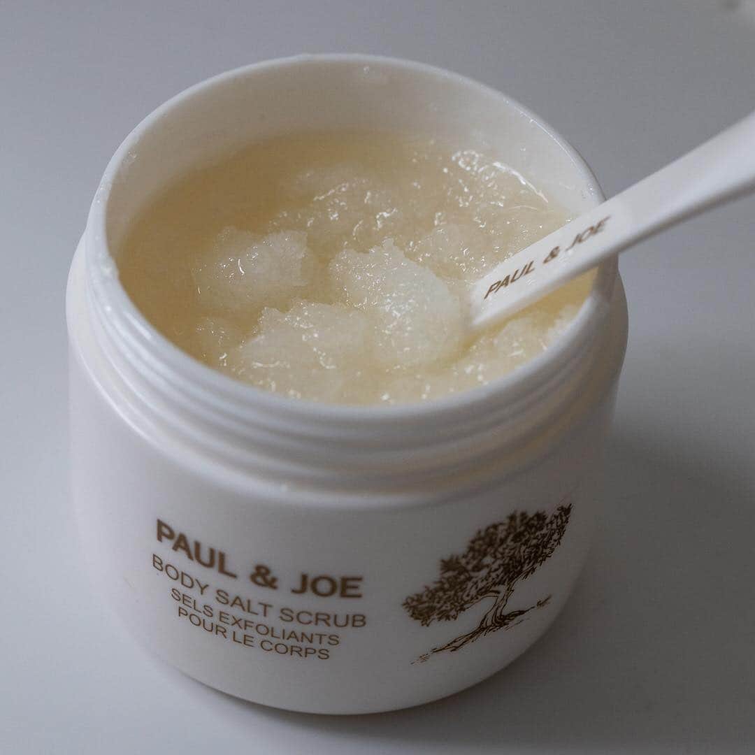 PAUL & JOE BEAUTEさんのインスタグラム写真 - (PAUL & JOE BEAUTEInstagram)「・ Scrub off all the tiredness of this week with this body scrub🛀✨ This relaxed routine must help you spend a fun weekend😻🎵 ・  #PaulandJoe #paulandjoebeaute #nice #good #beautiful #beauty #instagood #body #scrub #massage #moisture #soft #smooth #new #bodycare #happy #relax #weekend #bathtime」4月12日 18時00分 - paulandjoe_beaute