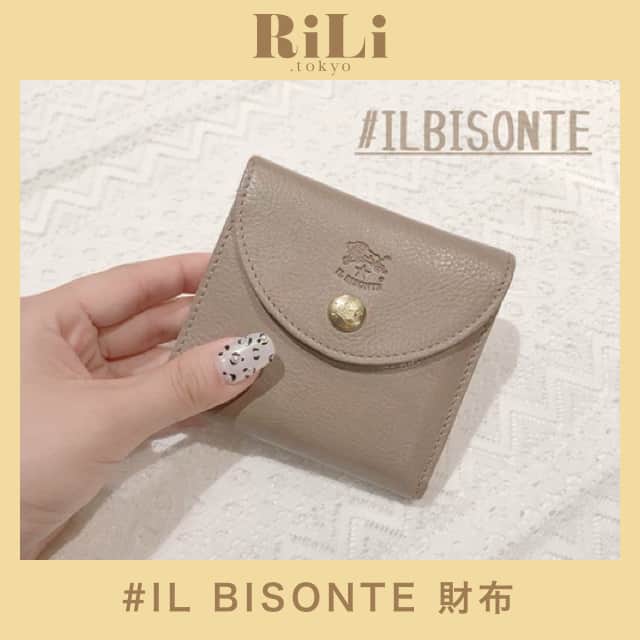 RiLiさんのインスタグラム写真 - (RiLiInstagram)「長く使える❣IL BISONTE（イル ビゾンテ）のお財布👛❤︎ ..... イタリア・フィレンツェ発祥の革製品のブランド『IL BISONTE（イル ビゾンテ）』👜❣中でも、イル ビゾンテのお財布が可愛い色合いでおしゃれと人気に・・👀💗 革製品と言ったらとても大人っぽくてシックなイメージある子も多いはずっ🙊💫でも！イル ビゾンテはカラバリ豊富だから、好みの色を見つけやすいし🌈形もすっごく可愛いんだって🌟 何と言っても革製品って使えば使うほど味が出てくるところが魅力的だよね🍒使って自分だけの色味に育てていけるイル ビゾンテのお財布👛是非手にとってみてね🎶 ❣ ❣ ❣ ❣ ❣ サイトやSNSで掲載させていただくお写真募集中😘📸 かわいいコーデやアイテム、注目スポットなどが撮れたら、ハッシュタグ→#rili_tokyo  を付けて投稿❗ ． Special Thanks💋 Photo by @su8zu1ko @310hr7 @umii___10 @saori_118 @i.ccc.hiii @mai__317 @abc___425 ． #春 #春コーデ #wallet #ILBISONTE�#イルビゾンテ #お財布 #財布 #ミニ財布 #がま口 #ワントーンコーデ #シンプルコーデ  #カジュアルコーデ #ガーリーコーデ #置き画 #置き画くら部 #今日のコーデ #コーデ #コーディネート #RiLi  #おしゃれさんと繋がりたい #お洒落さんと繋がりたい #ファッション #패션스타그램 #ootd #outfit」4月12日 18時00分 - rili.tokyo