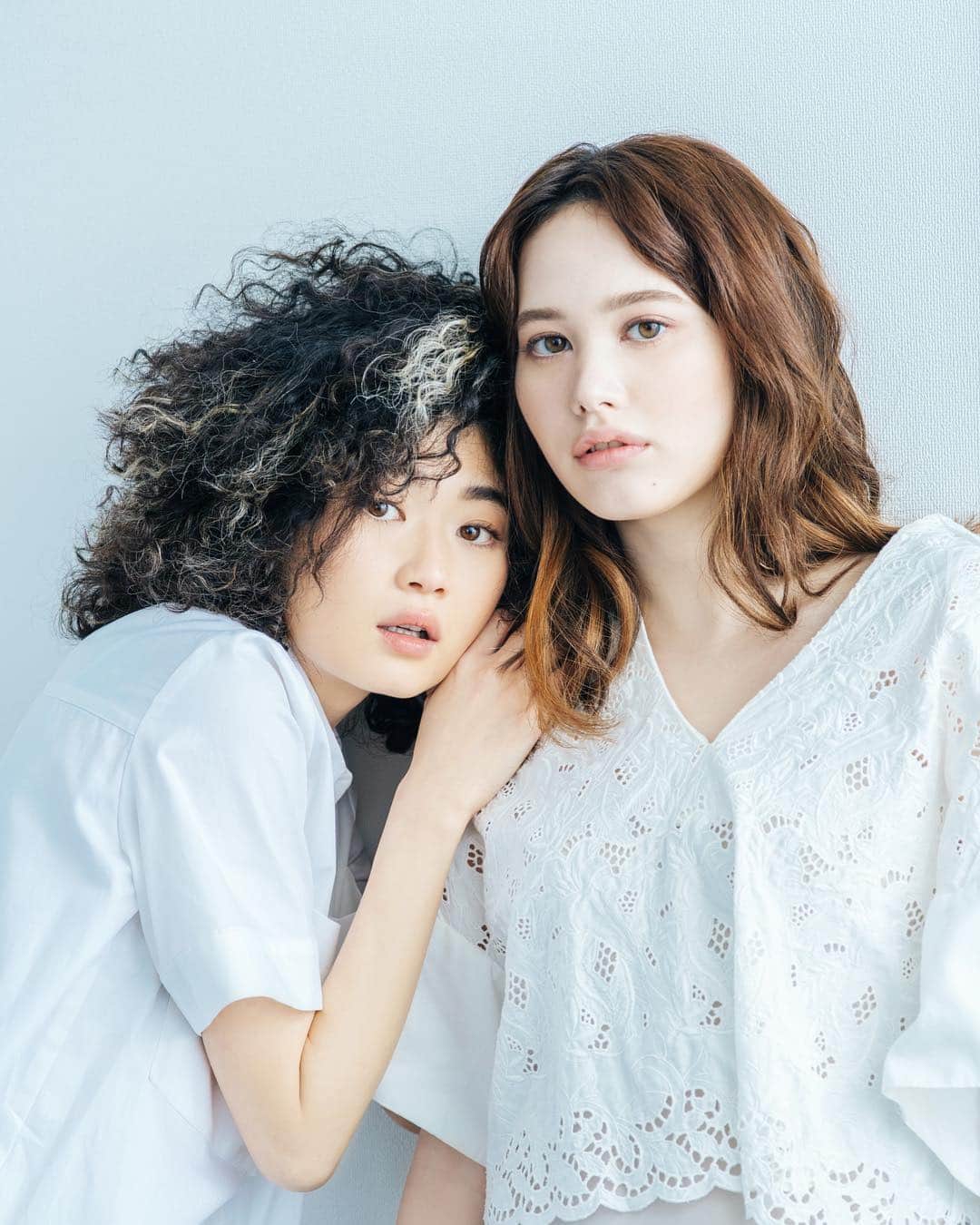 M∙A∙C Cosmetics Japanのインスタグラム：「⠀ 「スタジオ フィックス フルイッド SPF 15」がカラーバリエーション豊富になって登場✨ 人気の秘密は”カバー力”と”崩れにくさ”❤️ ⠀ ⠀ #MACStudioFix #スタジオフィックス #EveryShadeOfYou ⠀ ⠀ MAKEUP: M·A·C NATIONAL ARTIST RYOKO SHIONO @mac_ryoko MODEL: AN @blossom.jij ⠀ ⠀ MAKEUP: MAYUKO MOGAMI @macpro_tokyo MODEL: REINA MICHELLE MAMA @remachan ⠀ ⠀  PHOTO: @takaki_iwata HAIR: @gxxxxxo DIRECT: @aiaizm ⠀ ⠀ ⠀ ⠀ ⠀ ⠀ #MACCosmeticsJapan #MACコスメ #MACCosmetics  #MAC #コスメ #メイク #foundation #FluidFoundation #Fluid #ファンデーション #フルイドファンデーション #MACスタジオフィックス #新色 #クリーミースキン #サンキススキン #CreamySkin #SunKissSkin」