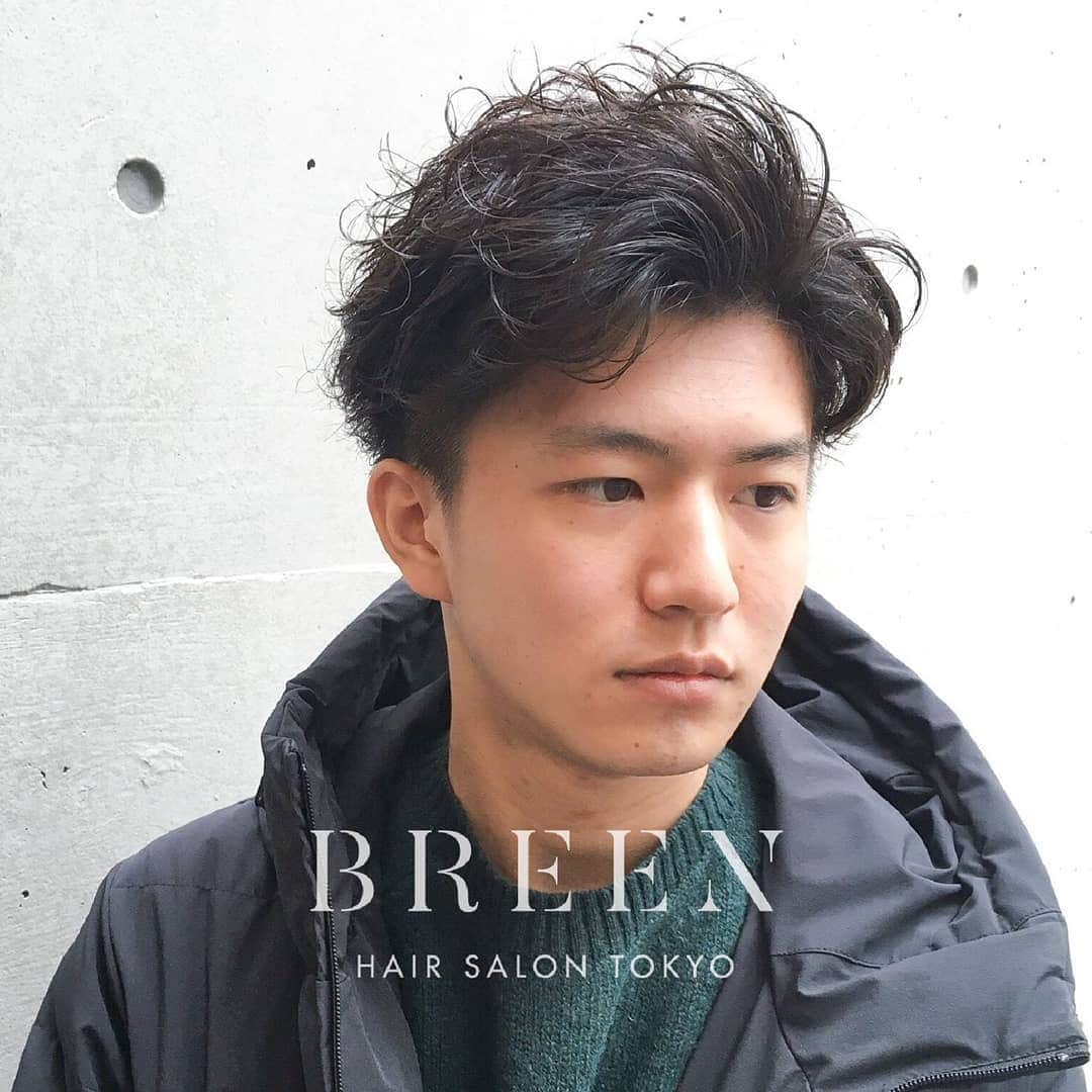Hairsalon BREEN Tokyoさんのインスタグラム写真 - (Hairsalon BREEN TokyoInstagram)「. 【東京でショートヘアがうまい店・ジェンダーレスなヘアサロン✂】 . 「ただいま！と言ってしまうくらい何度も通いたい美容室」がコンセプト . お客さまが女性：男性比率が１：１　ジェンダーレスです。 . ヘアスタイルの質問はコメントにお願いします！ 担当スタイリストから返信します。 . . Cut:¥5,400 Color:¥5,400 Perm:¥5,400 . . . Hairsalon BREEN Tokyo 原宿駅・明治神宮前駅 5分 東京都渋谷区神宮前3-25-12FUJIBUILDING2F TEL:03-6432-9454 MAIL:info@hair-breen.com . #breentokyo  #原宿美容室 #表参道美容室 #明治神宮前美容室 #原宿ヘアサロン #メンズ髪型  #ヘアスタイリング  #イメチェン #カットが上手い #メンズヘアセット #マッシュ男子 #ショートが得意 #メンズスタイリング #メンズヘアカタログ #メンズヘア #メンズショート #メンズヘアスタイル #メンズマッシュ #メンズヘアサロン #束感ショート #ジェンダーレス #LGBT」4月12日 18時06分 - hairsalon_breen_tokyo