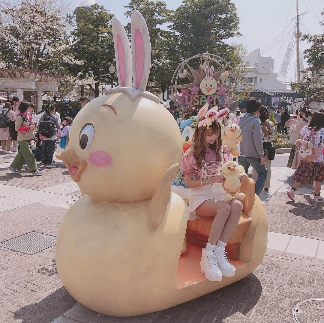 さきぼんさんのインスタグラム写真 - (さきぼんInstagram)「まとめ🐰🌸 思い出！！ 最近ピン撮らないな～( ⸝⸝ • ̫ • ⸝⸝ ) . . #ディズニーイースター #ディズニーイースター2019 #ディズニーシー #ディズニーコーデ #東京ディズニーランド #tokyodisneyland #ディズニーイースター #イースター #うさピヨ #ディズニーコーデ#disneyland #団体ディズニー#disney #フォトジェニック #ディズニー  #ディズニーバウンド #イースターコーデ#ピンクコーデ#うさぴよコーデ #双子コーデ #双子ディズニー#여행스타그램 #여행 #풍경 #맞팔 #tokyodisneyresort #ディズニーコーデ﻿ #シミラールック#おそろコーデ#お揃いコーデ#双子コーデ#双子ディズニー #さきぼんディズニー #さきぼんスプリング🌸」4月12日 18時19分 - sakibon69