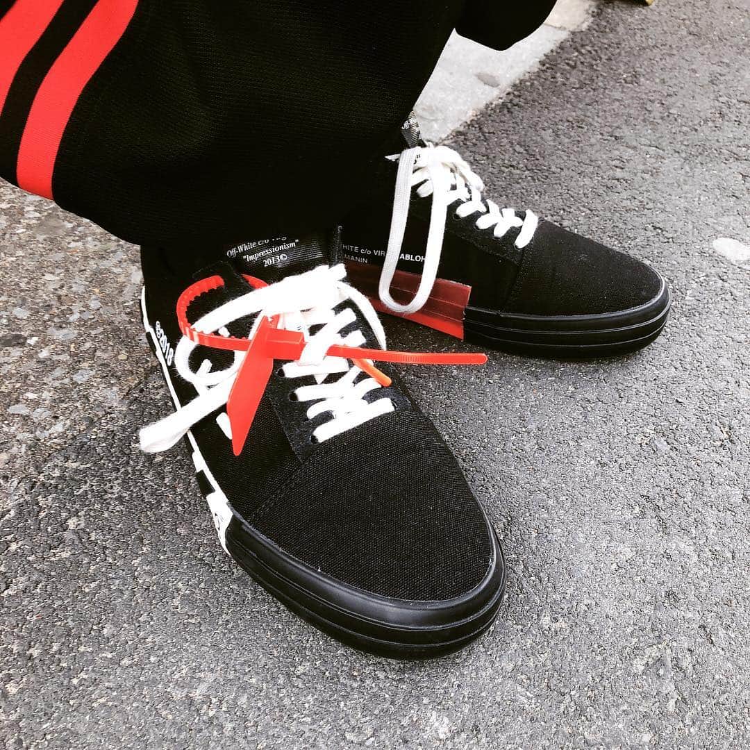 加藤 聖也さんのインスタグラム写真 - (加藤 聖也Instagram)「. today's sneaker 👟 #offwhite #vulc #virgilabloh #sneaker #kicks  #end. #endclothing」4月12日 18時19分 - se1ya_kato