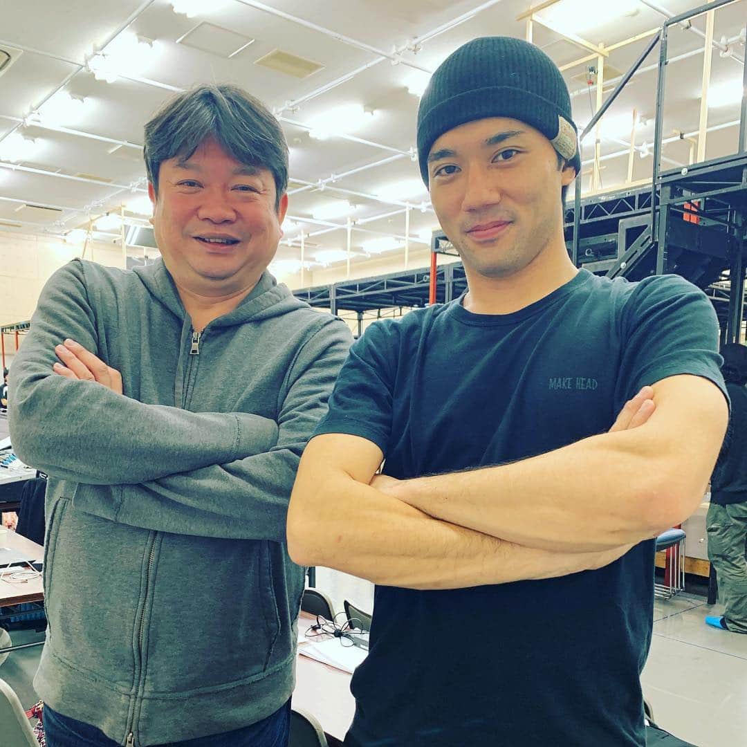 のインスタグラム：「最終稽古無事終了！！✨ さていよいよ乗り込みます✨  本日は本広監督と✨ お楽しみに！！ #舞台 #PSYCHO-PASSVV #サイコパス #日本青年館 #総演出 #監督 #本広克行 さん #小澤雄太 #yuta_ozawa #ozatts #おざっつ」