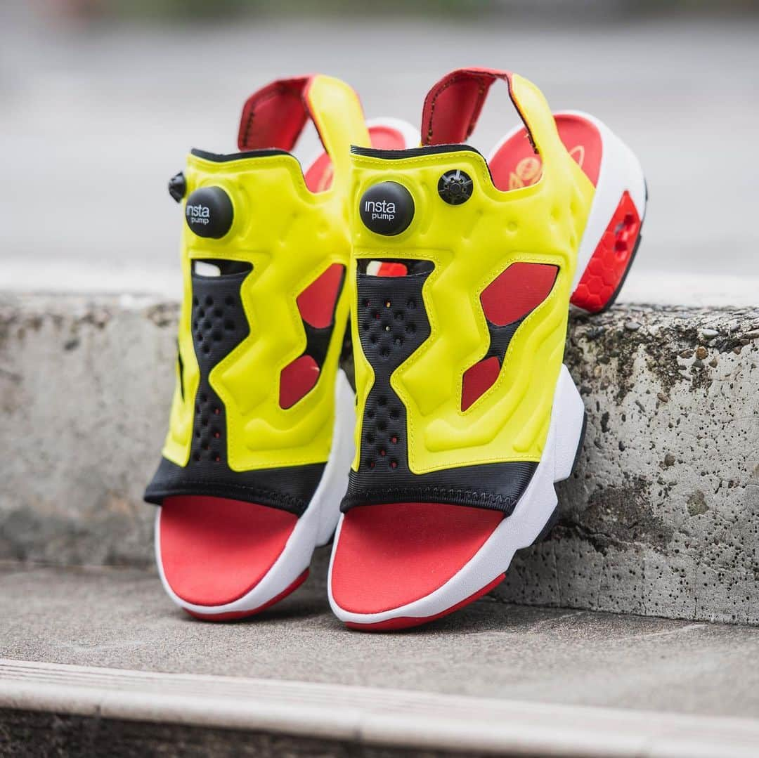 Reebok classic JPさんのインスタグラム写真 - (Reebok classic JPInstagram)「リーボックの代表モデル「INSTAPUMP FURY」誕生から25周年！ 1994年発売当時のオリジナルカラー「INSTAPUMP FURY OG」からサンダルモデルが登場！ #リーボッククラシック #InstapumpFury25 #90sReebok #インスタポンプフューリー  #90sreebokHouse リーボックの過去のアーカイブを展示するミュージアム「Reebok 90s House」が期間限定で原宿にオープン！ ＊ 開催期間：2019年4月5日（金）〜 4月14日（日） 会場：B-SIDE（東京都渋谷区神宮前5-11-2） ＊ ㅤㅤㅤㅤㅤㅤㅤㅤㅤㅤㅤㅤㅤ #ReebokCLASSIC #reebok #90s#90sfashion#90sstyle #sneakers#shoes#Kicks#kotd#ootd#fashion#style#Coordinate#Kickstagram#todayskicks#kicksonfire#sneakerhead#instakicks#sandal #リーボック #スニーカー#シューズ #👟」4月12日 18時33分 - reebokclassicjp