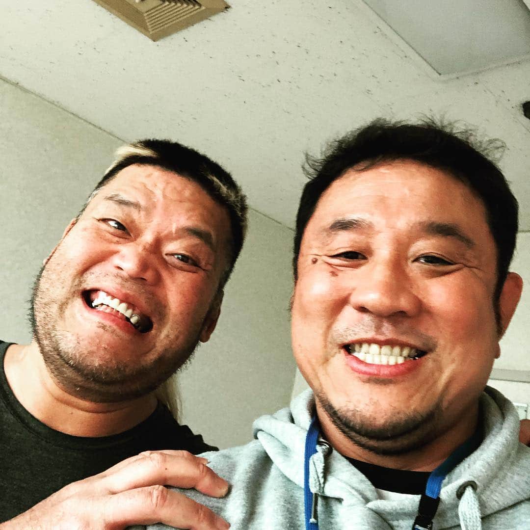 永田裕志さんのインスタグラム写真 - (永田裕志Instagram)「TTGC前に天山選手のお見舞いに行ってきましたゼァ。 天山選手はとても元気で来週にも退院出来るとのことです。 またすぐに元気な姿を見せてくれるでしょう。 #永田裕志  #天山広吉  #第三世代  #TTGC #頑張って下さい #アスレチックキャンプライオン  #」4月12日 18時27分 - yuji_nagata