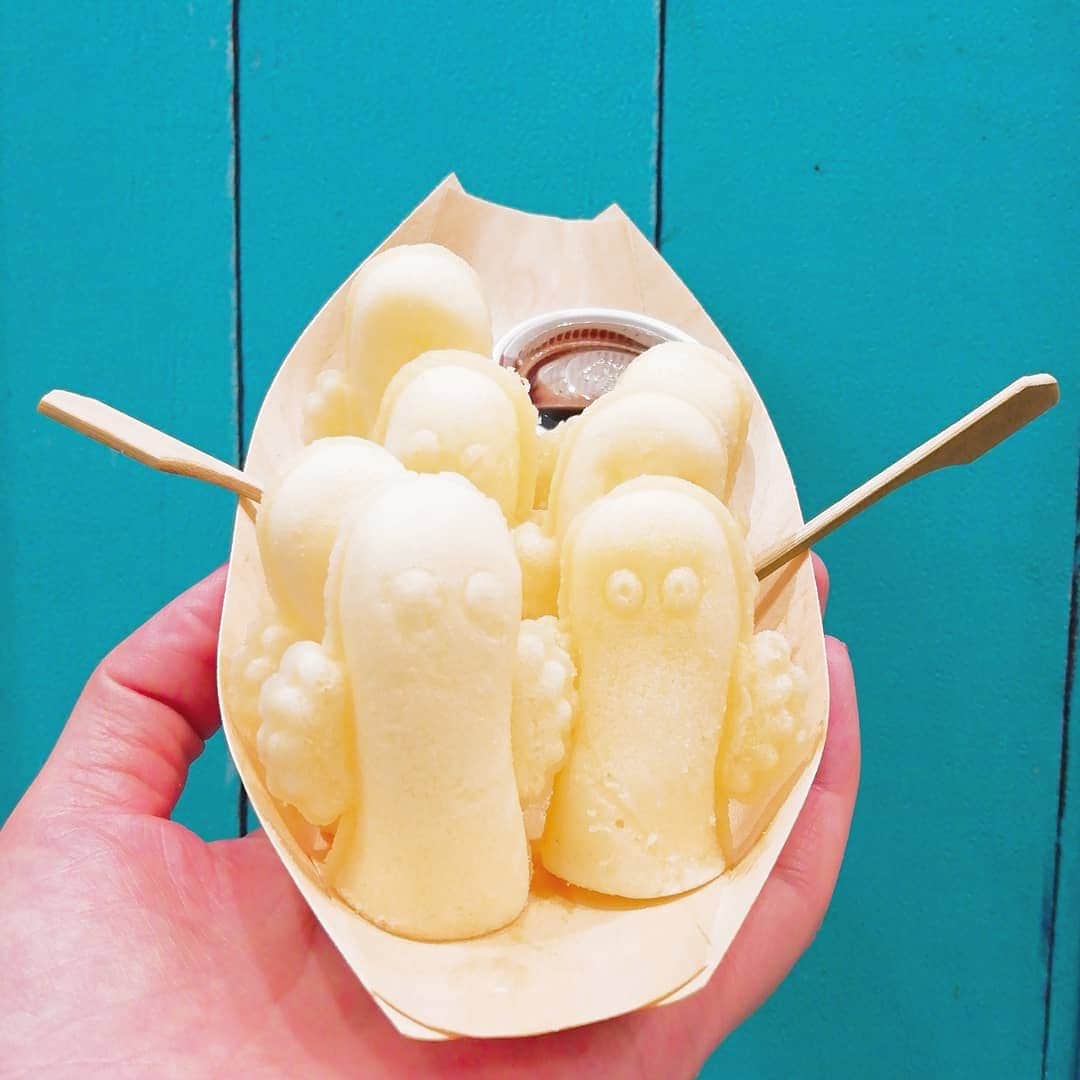 のインスタグラム：「. ★#カフェ ★. . 池袋サンシャインの中にある #ムーミンスタンド　 @moomincafe.jp の#ベビーニョロニョロ . 娘がぱくぱく食べて１つしか 食べれなかったー😂. . . #ムーミンカフェ #ムーミン #moomincafe  #moomin#moominstand  #ニョロニョロ #池袋 #池袋カフェ #池袋グルメ  #サンシャイン #ikebukuro #池袋サンシャイン #おやつ#おやつの時間  #おやつ部 #カフェ好き  #カフェ好きな人と繋がりたい  #cafe#cafelife #cafestagram  #instafood #instacafe  #yummy#インスタ探検隊  #food#インスタ映え」