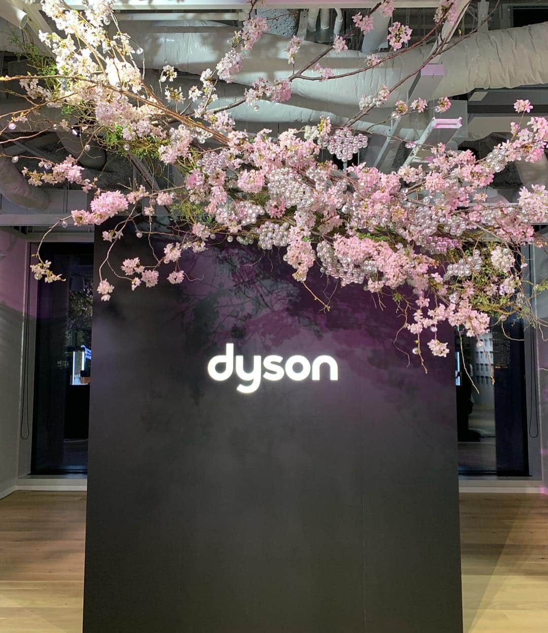 谷川菜奈さんのインスタグラム写真 - (谷川菜奈Instagram)「Dyson Airwrap SAKURA SPRING EVENT🌸❤︎ . 気になってた @dysonhair のエアラップ☺︎ するする巻けてすごい〜🥺 アタッチメントを変えれば ドライもブローもできるし使いやすいの🤭 . ＠dysonhair #dysonhair#エアラップ」4月12日 18時31分 - pechi.130