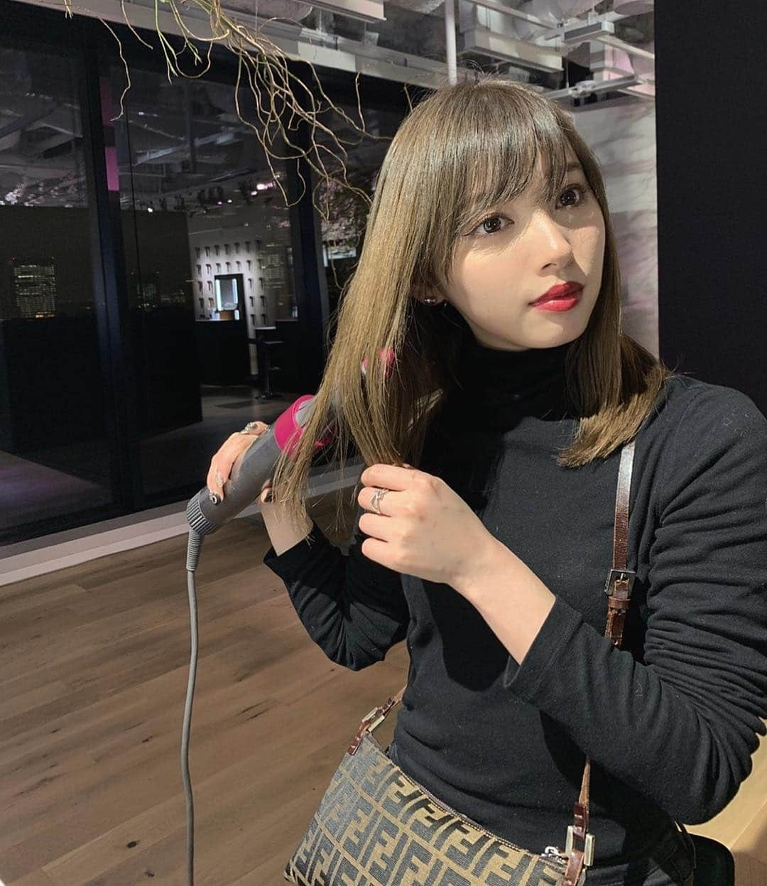 谷川菜奈さんのインスタグラム写真 - (谷川菜奈Instagram)「Dyson Airwrap SAKURA SPRING EVENT🌸❤︎ . 気になってた @dysonhair のエアラップ☺︎ するする巻けてすごい〜🥺 アタッチメントを変えれば ドライもブローもできるし使いやすいの🤭 . ＠dysonhair #dysonhair#エアラップ」4月12日 18時31分 - pechi.130