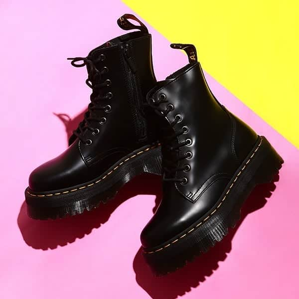 ARKnetsさんのインスタグラム写真 - (ARKnetsInstagram)「. ＼ Dr.Martens｜2019SS COLLECTION ／ . 《主役にもなるボリューム感》 . 《 Dr.Martens 》の定番ブーツ「1460 8HOLE」をダブルソールの厚底にアップデートした「JADON」。インサイドジップになっているため、見た目以上に着脱も簡単です。約５cmのソールはスタイルアップにも効果的な１足です。 . ■Dr.Martens Name：JADON Price：34,560円 （税込） No：152655001 . ◎プロフィールから特設ページへリンクできます◎ . . 【 ARKnets Search／取り扱い店舗 】 FOLLOW US!! @ann_de_ark @pierlounge.by.ark.bellmall @pierlounge.by.ark.laketown @pierloungebyark_opa . ■商品や通信販売に関しまして、 ご不明な点がございましたらお気軽にお問い合わせください。 . ----------------------------------- 【お問い合わせ】 ARKnetsコールセンター TEL：028-634-1212 ( 営業時間 12:00～19:00 ) ※店舗へ繋がりにくい場合には、こちらまでお問合せ下さい。 ------------------------------------- #arknets #anndeark #pierloungebyarkbellmall #pierloungebyarklaketown #pierloungebyarkopa #栃木 #宇都宮 #群馬 #高崎 #styling #スタイリング #スタイル #fashion #ファッション #レディースファッション #ドクターマーチンスタイル  #ドクターマーチン #drmartens #drmartensstyle」4月12日 18時31分 - arknets_official