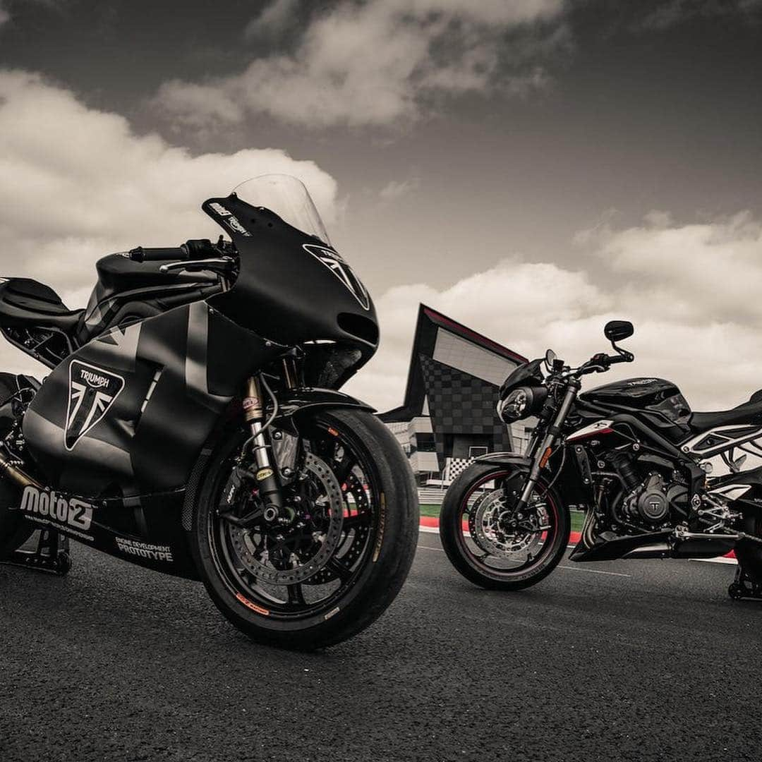 Triumph Motorcycles Japanさんのインスタグラム写真 - (Triumph Motorcycles JapanInstagram)「今週末はMoto2™ アメリカGPが開催されます！！ Street Triple RSの試乗を申し込んで、Moto2™全チームのマシンに搭載されている765ccエンジンを体感ください。このフィーリングがすべて。#PoweredByTriumph #AmericasGP #Moto2 #StreetTriple #ForTheRide #バイク #バイク好きと繋がりたい」4月12日 18時45分 - triumph_motorcycles_japan