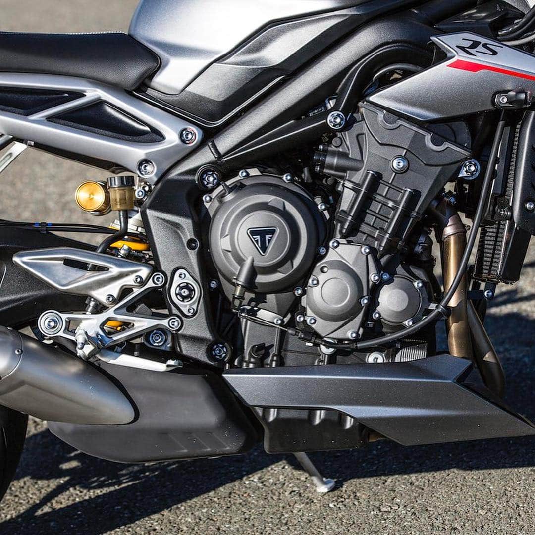 Triumph Motorcycles Japanさんのインスタグラム写真 - (Triumph Motorcycles JapanInstagram)「今週末はMoto2™ アメリカGPが開催されます！！ Street Triple RSの試乗を申し込んで、Moto2™全チームのマシンに搭載されている765ccエンジンを体感ください。このフィーリングがすべて。#PoweredByTriumph #AmericasGP #Moto2 #StreetTriple #ForTheRide #バイク #バイク好きと繋がりたい」4月12日 18時45分 - triumph_motorcycles_japan