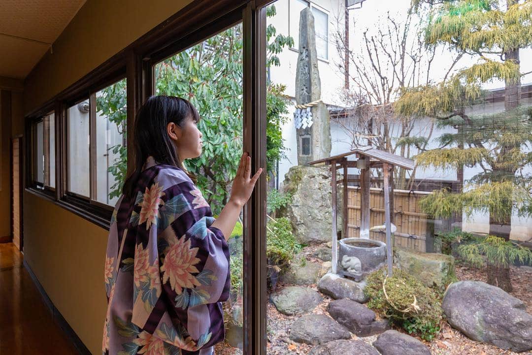東北女子さんのインスタグラム写真 - (東北女子Instagram)「. 偶爾也要住好一點的溫泉旅館 . 若來山形天童的櫻花祭，推薦可以來住這間 #湯の香松の湯 客室種類非常多，有附露天溫泉的，附讀書室！？ 還有兩層樓的～ . 雖然太豪華價錢不太便宜😂 但想來個悠哉地孝親之旅是還不錯喔👍 . . 📍2019天童櫻花祭：4月20日、4月21日 📍旅館交通：JR天童站可預約接送 . . . #東北女子hotel #日本東北 #山形 #日本旅館 #日本溫泉 #温泉好き #山形旅館 #山形溫泉 #日本山形 #天童旅行 #露天溫泉 #東北女子 #天童 #yamagata」4月12日 18時53分 - tohoku_girl_official