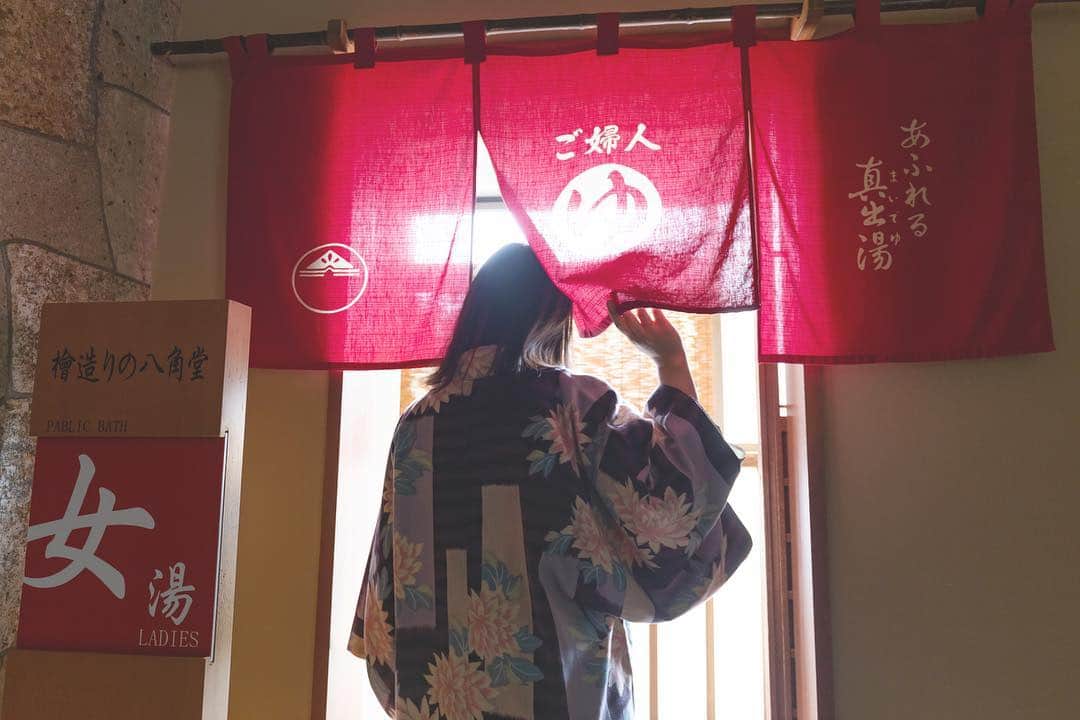 東北女子さんのインスタグラム写真 - (東北女子Instagram)「. 偶爾也要住好一點的溫泉旅館 . 若來山形天童的櫻花祭，推薦可以來住這間 #湯の香松の湯 客室種類非常多，有附露天溫泉的，附讀書室！？ 還有兩層樓的～ . 雖然太豪華價錢不太便宜😂 但想來個悠哉地孝親之旅是還不錯喔👍 . . 📍2019天童櫻花祭：4月20日、4月21日 📍旅館交通：JR天童站可預約接送 . . . #東北女子hotel #日本東北 #山形 #日本旅館 #日本溫泉 #温泉好き #山形旅館 #山形溫泉 #日本山形 #天童旅行 #露天溫泉 #東北女子 #天童 #yamagata」4月12日 18時53分 - tohoku_girl_official