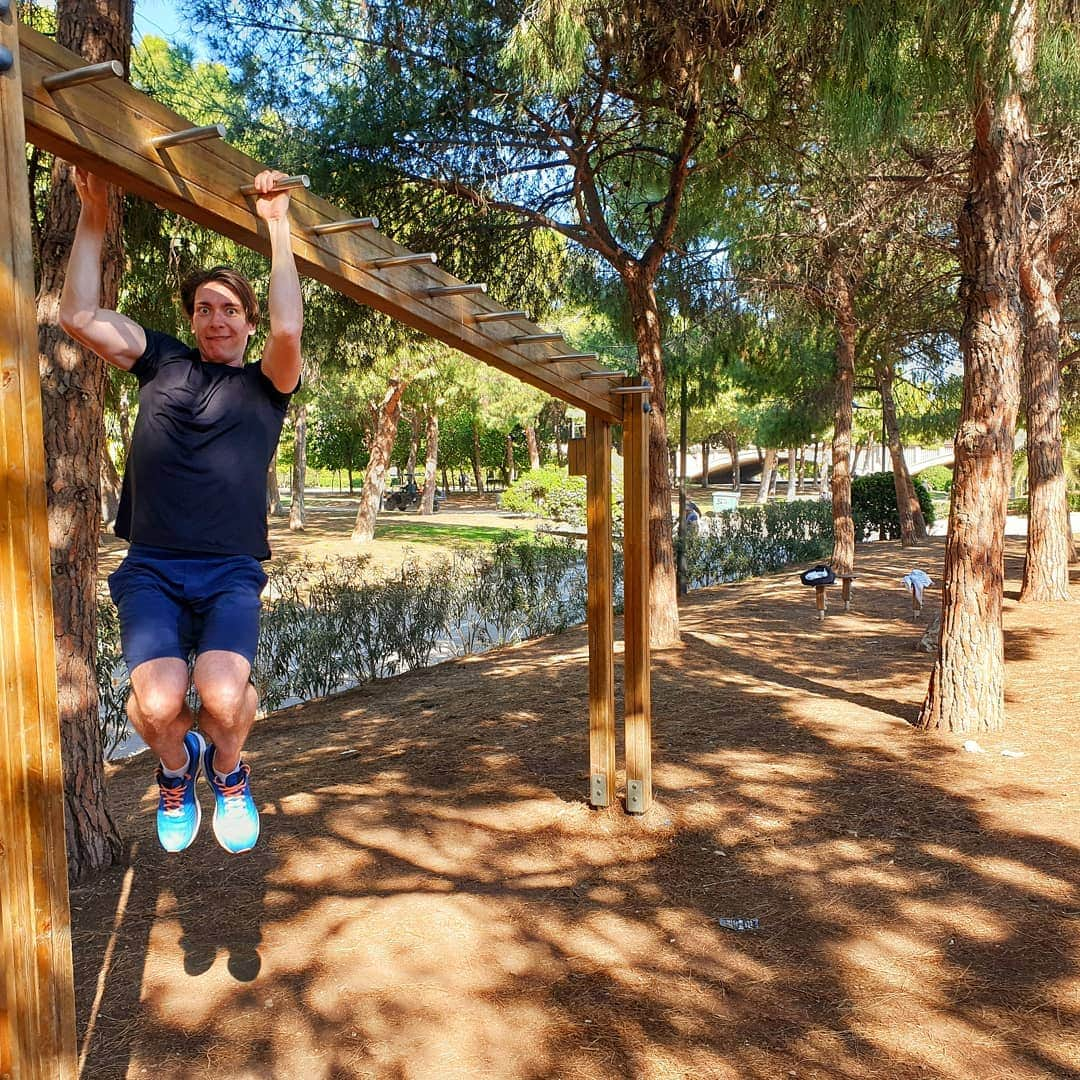 ジェームズ・フェルプスさんのインスタグラム写真 - (ジェームズ・フェルプスInstagram)「Hanging around Valencia.. In the early 80s the city rerouted the river to around the city, leaving 8km of new space where they created an amazing park for everyone to enjoy. Ive not seen anywhere like it in the world #valencia #thereisevenadogpark  #travelfitness #spainsbestkeptsecret  #hashtagporelbiendeeso 🇪🇦🦇」4月12日 18時58分 - jamesphelps_pictures