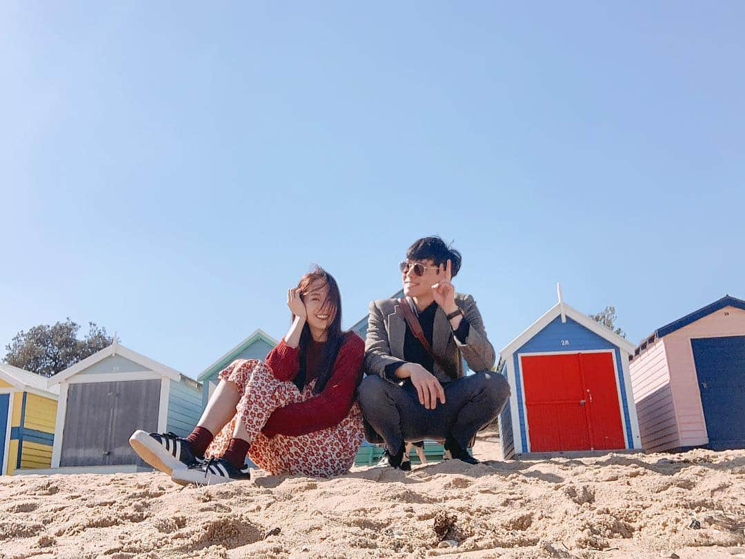 PIMTHAさんのインスタグラム写真 - (PIMTHAInstagram)「These brighton's beach boxes looks brighter than our future 😂😂😂 🌈 @abchuthai」4月12日 19時06分 - pimtha