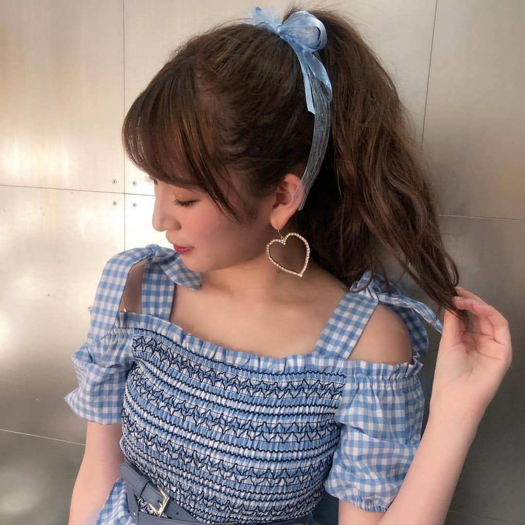 吉田朱里さんのインスタグラム写真 - (吉田朱里Instagram)「#queentetspringlive2019  ソロ曲は 個人的に大好きな #呼び捨てファンタジー を 歌わせていただきました🌈✨ . いつもピンクだから 水色の衣装にしてもらいました🌟🌟🌟 . どうでしたか？？ #Queentet」4月12日 19時11分 - _yoshida_akari