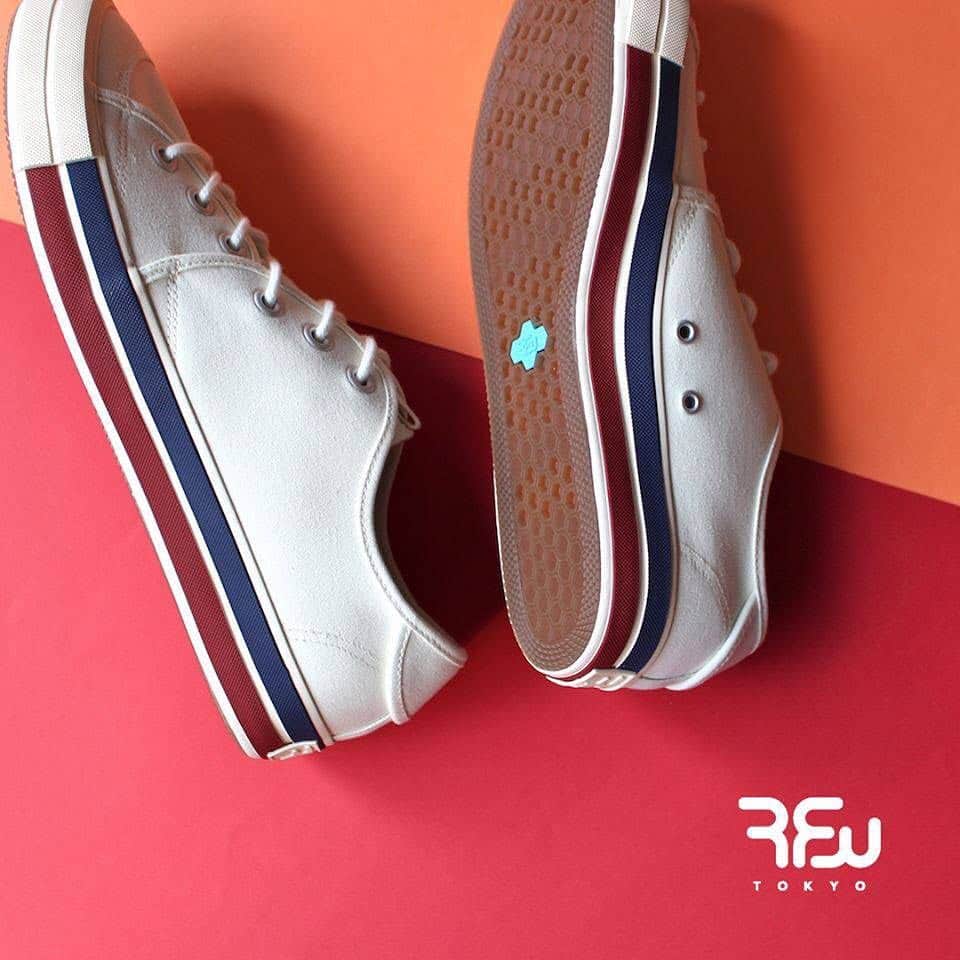 のインスタグラム：「《RFW 2019SS》  SANDWICH-LO HERITAGE -Tricolore- ¥11,000＋TAX  ヘリテージシリーズに待望の新色が登場！ トーンを落とし落ち着いた色合いが特徴的な 青と赤のトリコロールカラーが良いスパイスに。  自然なカラーリングのアッパーともマッチしています。  全国の取扱店、RPM、ONLINE SHOPにて 発売中です。  Our most popular series, the HERITAGE ! Soft and calm color tone design. Also check out our new Tricolore, blue and red for a new spice-up !  Easy to mix and match with any style.  Selling at Nationwide dealer shop, RPM, ONLINE SHOP.  www.rfwtokyo.com @rfwtokyo  ONLINE SHOP http://www.rhythmtokyo.com/shopdetail/000000000818/002/O/page1/recommend/  #rfw #rfwtokyo #rhythmfootwear #sneaker #sneakers #kicks #instashoes #instakicks #sneakerhead #sneakerheads #nicekicks #sneakerfreak #kickstagram #2019ss #spring #summer #renewal #20th #aniversary #tokyo #rpm #rhythmprimarymarket #newcolor」