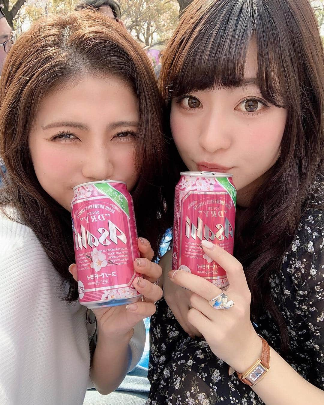 Marika Kajiwaraさんのインスタグラム写真 - (Marika KajiwaraInstagram)「まりまりこんび🌸 ＊ 普段あんま飲まないビールやけど パッケージ可愛くて惹かれた← ＊ ＊ ＊ #お花見 #まりまりこんび #アサヒビール #限定パッケージ #ピンク可愛い #like #instagood」4月12日 19時28分 - marika__kw