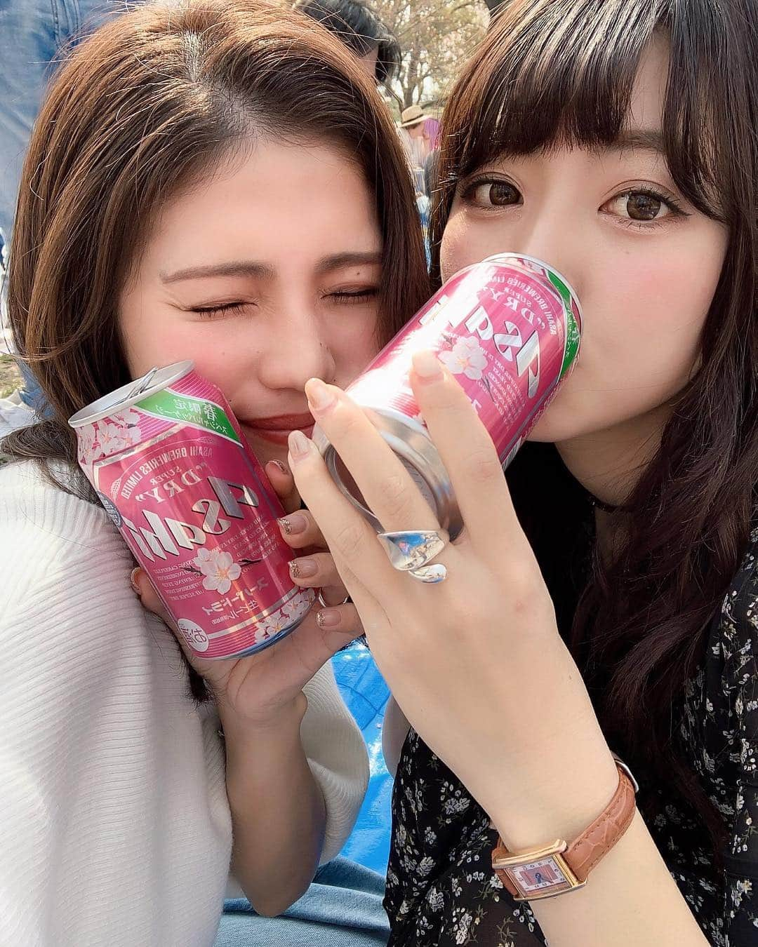 Marika Kajiwaraさんのインスタグラム写真 - (Marika KajiwaraInstagram)「まりまりこんび🌸 ＊ 普段あんま飲まないビールやけど パッケージ可愛くて惹かれた← ＊ ＊ ＊ #お花見 #まりまりこんび #アサヒビール #限定パッケージ #ピンク可愛い #like #instagood」4月12日 19時28分 - marika__kw