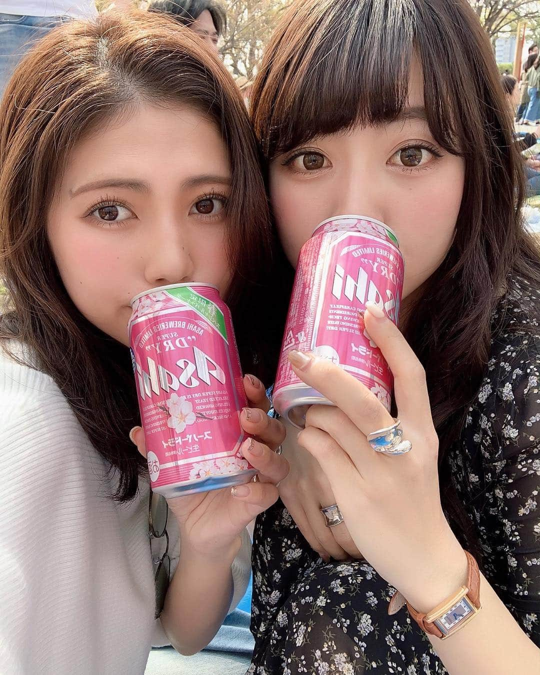 Marika Kajiwaraさんのインスタグラム写真 - (Marika KajiwaraInstagram)「まりまりこんび🌸 ＊ 普段あんま飲まないビールやけど パッケージ可愛くて惹かれた← ＊ ＊ ＊ #お花見 #まりまりこんび #アサヒビール #限定パッケージ #ピンク可愛い #like #instagood」4月12日 19時28分 - marika__kw