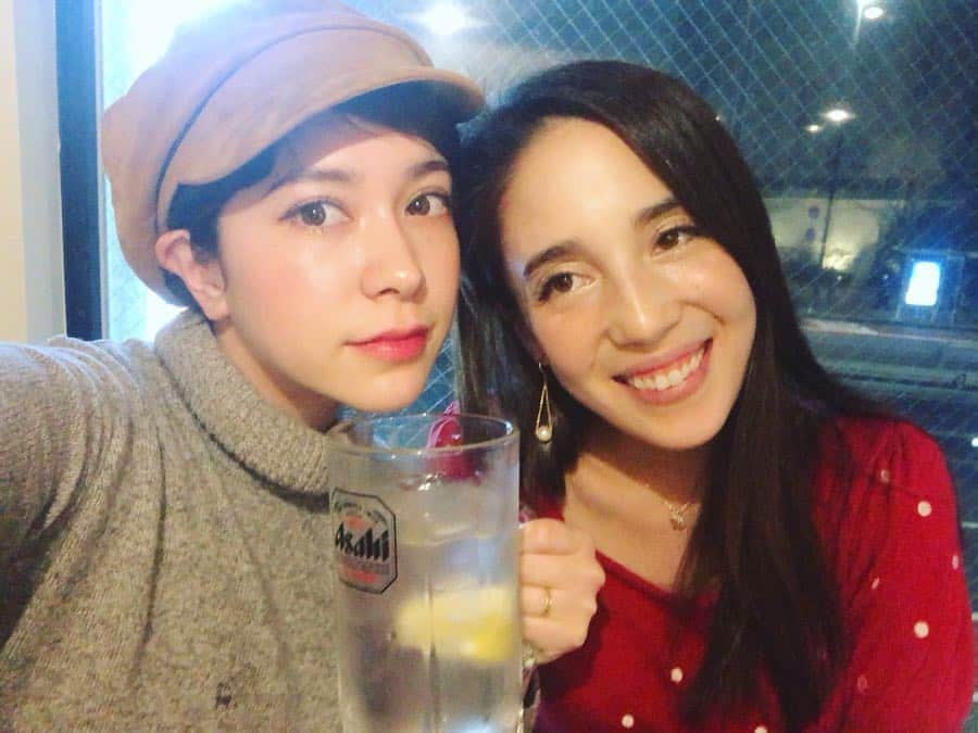 のインスタグラム：「今宵もこの子と…💓@annamariekathleen  #花金 #japanesegirl #japangirl #girlsday #女子会 #お酒好きな人と繋がりたい #asiangirls  #ハーフ #アメリカ人 #asiangirl #selfie #自撮り #撮影依頼募集中 #サロンモデル #ootd #帽子 #ニット #ショートヘア #レモンサワー」